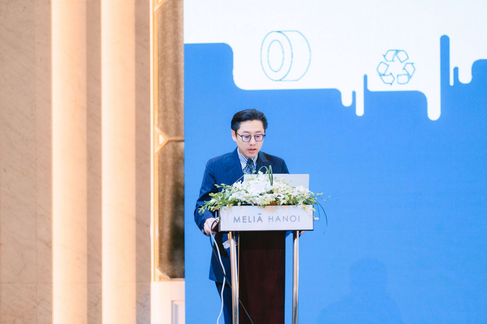 A person standing at a podiumAI-generated content may be incorrect.