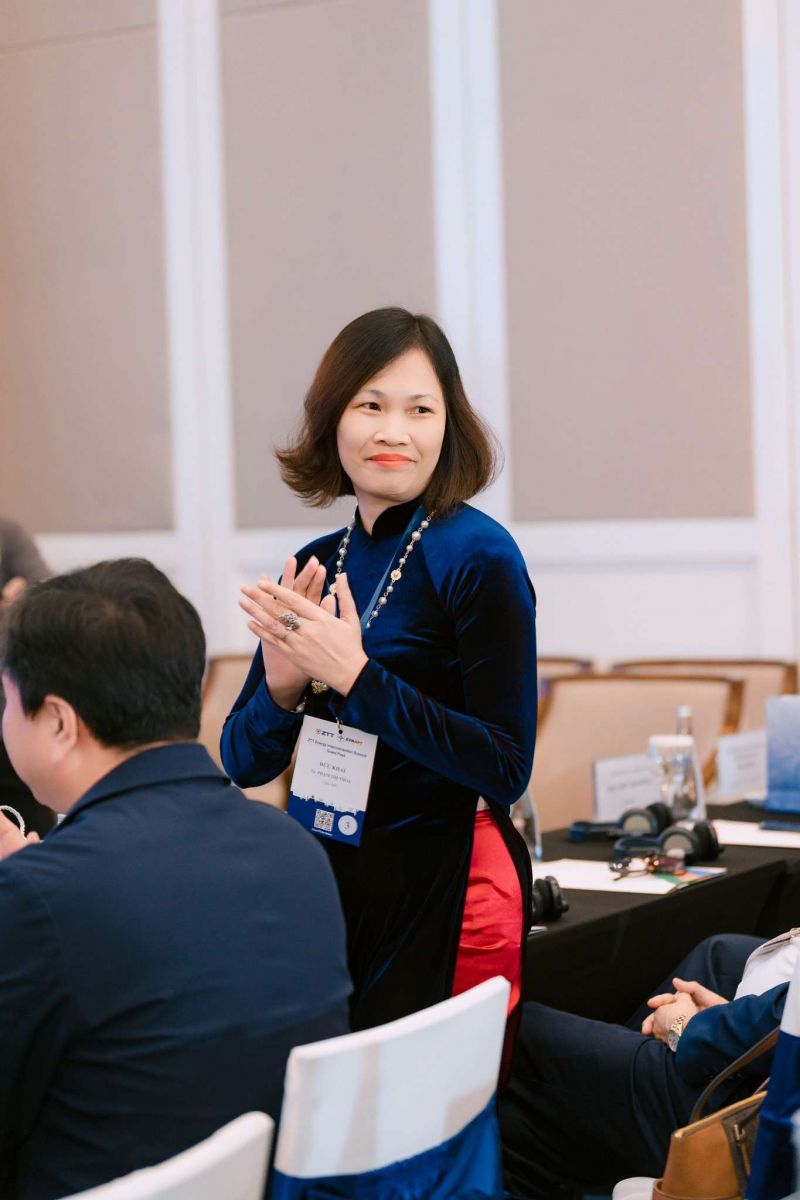 A person clapping her handsAI-generated content may be incorrect.