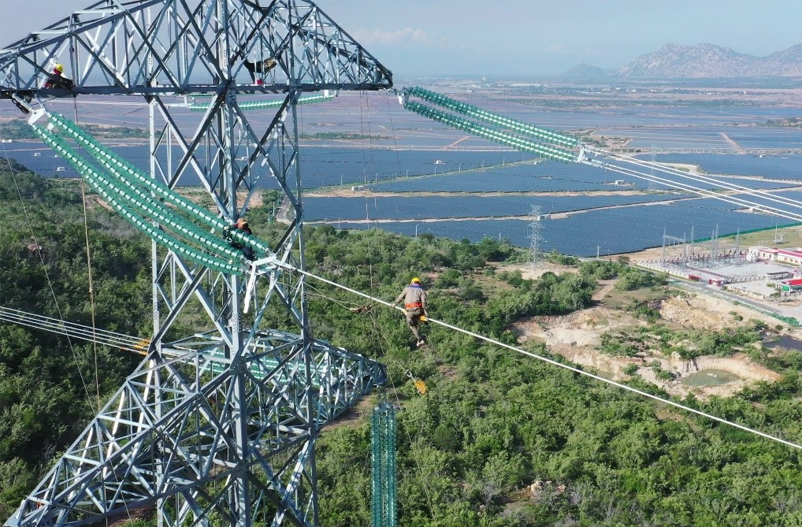 Đường dây 500/220kV đấu nối Nhà máy điện mặt trời Trung Nam - Thuận Nam.